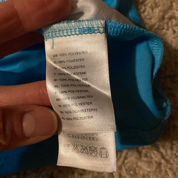 The North Face girl’s wicking shirt - Picture 5 of 6